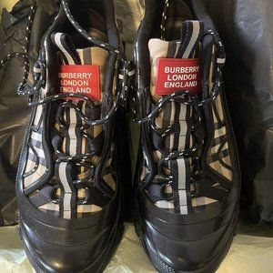NEW BURBERRY MEN'S VINTAGE CHECK & LEATHER "ARTHUR" RUNWAY SNEAKERS SHOES 9.5